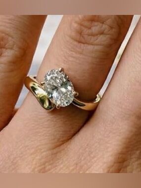 Stunning Vintage 18KT Gold Vermeil 2CT White Sapphire Wave Ring size 9